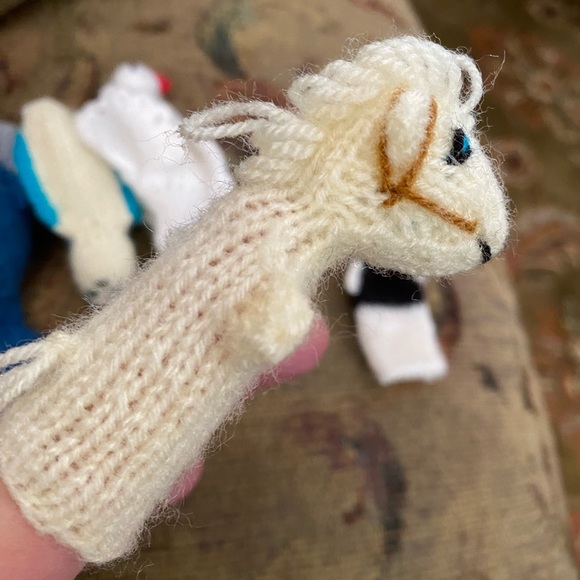 Set of 6 Knitted Yarn Finger Puppets - Picture 8 of 11